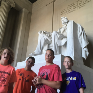 Dustin kids_LincolnMemorial